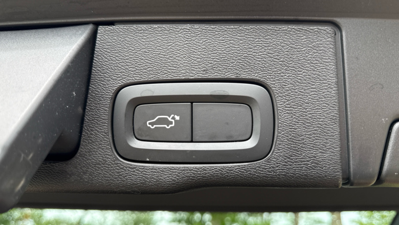 Volvo XC60 2.0 B5P Core 5dr AWD Geartronic Petrol Estate